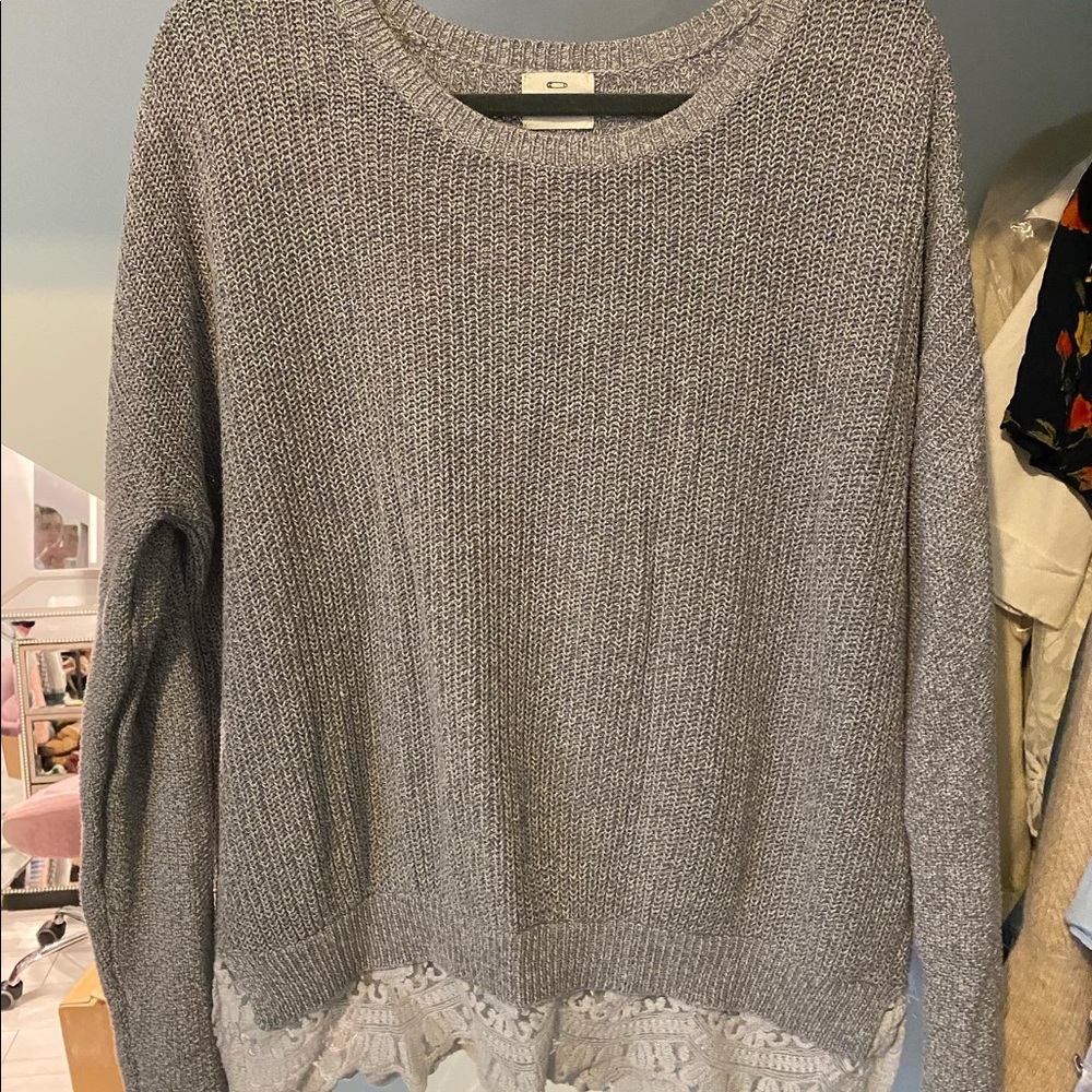 SUPER CUTE sweater from Urban Outfitters✨
